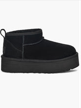 Load image into Gallery viewer, Uggs Kids Mini